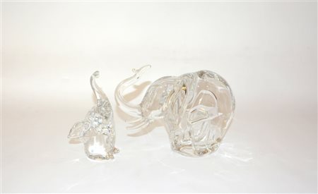 Lotto di due sculture in cristallo raffiguranti elefanti (h cm 20)