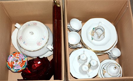 Lotto di due cartoni contenenti numerose parti di servizio per la tavola...