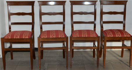 Lotto di quattro sedie in legno dolce, con schienale a giorno e seduta in...