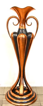 Grande anfora decorativa in rame, biansata e con basamento circolare (h cm 142)