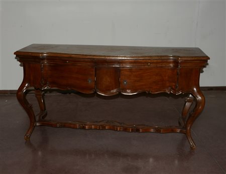 Consolle di forma sagomata a due cassettini sottopiano e due antine sul...