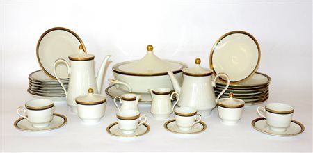 Manifattura tedesca anni '60, servito da tavola in porcellana con profili oro...