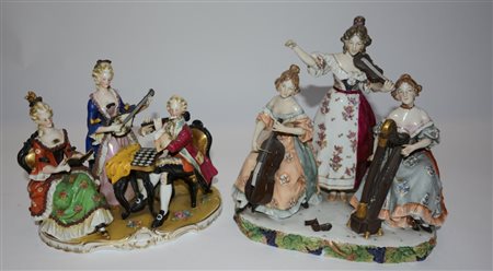 Manifattura tedesca "Suonatori" due gruppi in porcellana (h. cm 20 e h. cm...