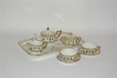 Servizio da thË per due persone in porcellana composto da vassoio, teiera,...