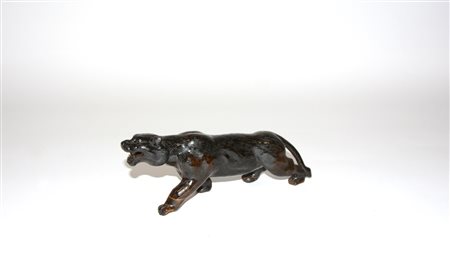 Scultura in pietra dura raffigurante una pantera, Cina, sec. XX (l cm 26 h cm...