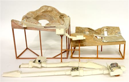 Cartone contenente parti di plastico riproducenti gli scavi archeologici...