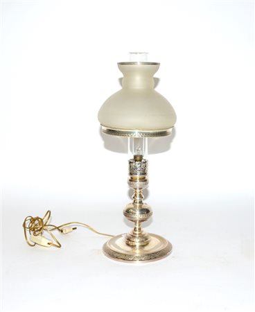 Lampada ad olio adattata per luce elettrica con fusto in argento (lievi difetti)