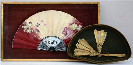 Lotto composto da un ventaglio con pagina in stoffa dipinta a fiori, ed uno...