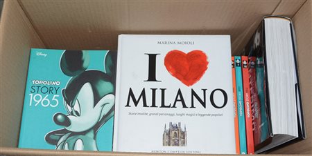 Cartone contenente diversi numeri di Topolino e da due pubblicazioni...