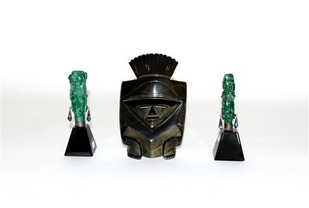 Lotto di tre sculture in pietra dura e malachite raffiguranti soggetti di...