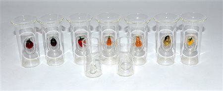 Lotto composto da nove bicchieri da grappa in vetro di diverso decoro