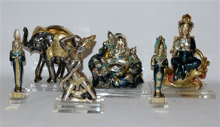 Lotto di sei sculture in metallo dipinto raffiguranti un elefante e cinque...