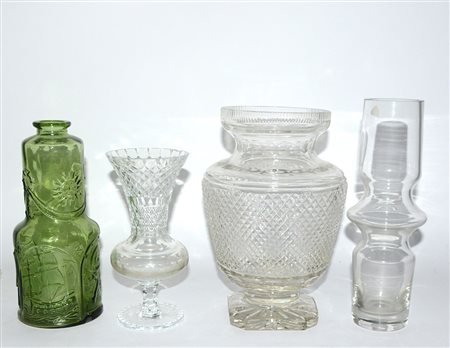 Manifatture diverse. Lotto composto da quattro vasi in vetro e cristallo