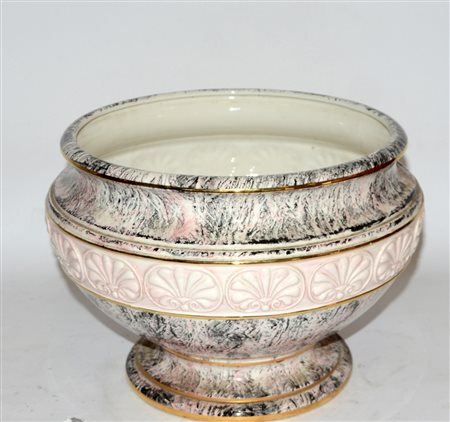 Manifattura di Bassano, cachepot in ceramica decorato a palmette e dipinto...