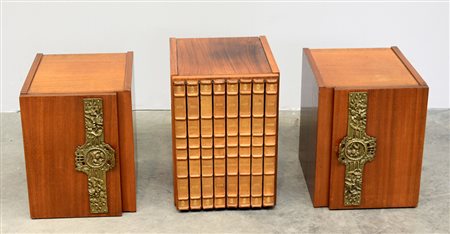 Lotto di†tre mobiletti porta dischi in legno (difetti)