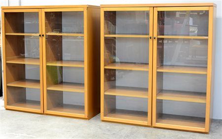 Lotto due vetrine a due sportelli e quattro ripiani (cm 120x130x48) (lievi...