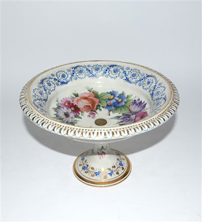 Alzata in porcellana decorata in policromia a fiori (h. cm 18)