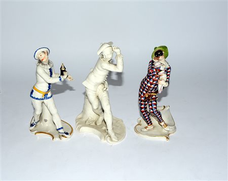 Lotto composto da tre statuette in ceramica raffiguranti maschere della...