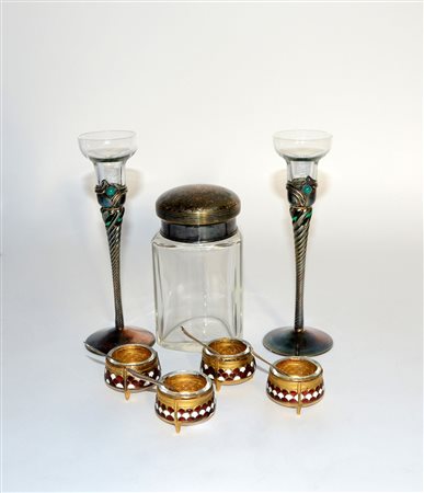 Lotto composto da quattro salierine in metallo dorato e smalti, coppia di...