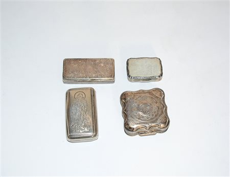 Lotto composto da quattro portapillole in argento di cui una olandese 1877 e...