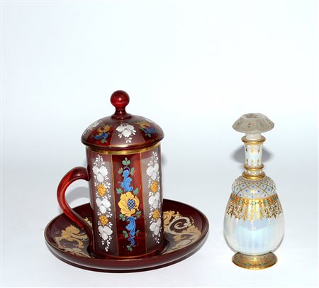 Manifattura di Boemia. Lotto composto da una bottiglia portaprofumo in vetro...