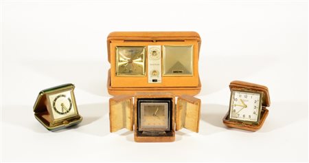 Lotto composto da quattro sveglie da viaggio in custodia