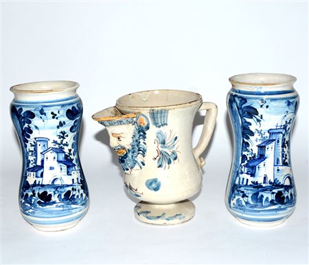 Piatto tondo polilobato (diametro cm 28) ed un piatto ovale polilobato a...