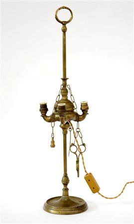 Lampada fiorentina in ottone con accessori montata a luce elettrica