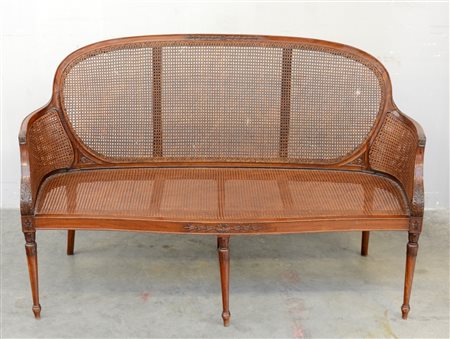 Divano in noce in stile Luigi XVI, con sedute e schienale impellicciati (cm...