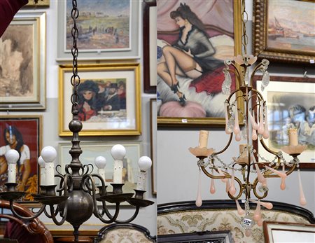 Lotto composto da un lampadarietto in ottone a sei fiamme e uno a tre luci...