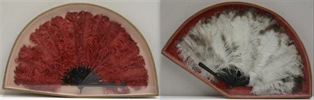 Lotto composto da due ventagli di misure diverse contenuti in teche