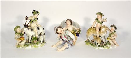 Manifatture diverse. Tre gruppi in porcellana policroma raffiguranti...