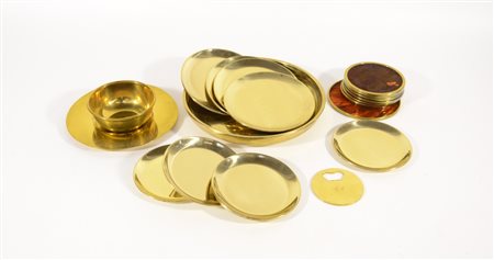 Lotto composto da un set di sottobicchieri rotondi in rodoide con profilo...