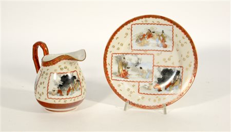 Lotto composto da una brocca e un piatto in porcellana policroma di fattura...