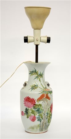 Vaso a balaustro in porcellana Famiglia Rosa con decorazione a fiori ed...