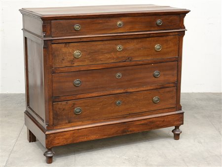 ComÚ a tre cassetti e mezzo con piedi torniti (cm 114x102x54) (difetti)