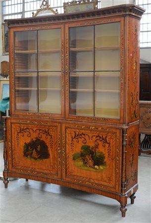 Vetrina a doppio corpo in satin-wood dipinto in policromia, varco frontale...