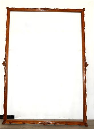 Grande cornice in legno intagliato (cm 211x148) (difetti)
