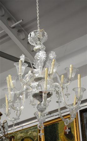 Manifattura di Murano. Fine secolo XIX, lampadario in vetro incolore a dodici...