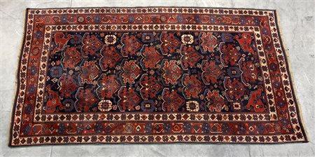 Tappeto Kamseh Persia fine sec. XIX. Disegno a piccoli medaglioni rossi in...