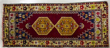 Tappeto cm. 125x285.