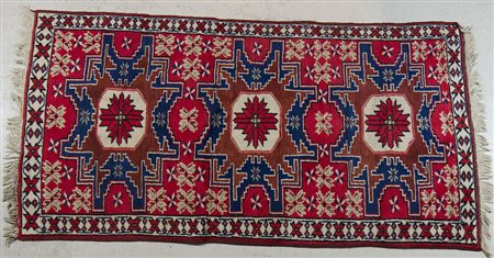 Lotto di 2 tappeti: Shiraz cm. 156x190 e turco cm. 100x188.