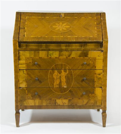 Piccolo cassettone a 3 cassetti e calatoia. cm. 92x74x42.