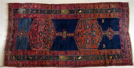 Tappeto cm. 126x235.