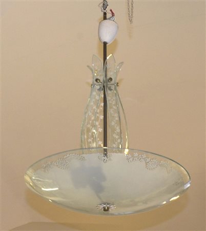 Lampadario in vetro trasparente decorato a motivi foglie. H. cm. 100.