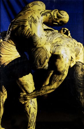 Ousmane Dago Ndyae LOTTATORI - Fotografia, cm 168x110. Opera esposta nella...