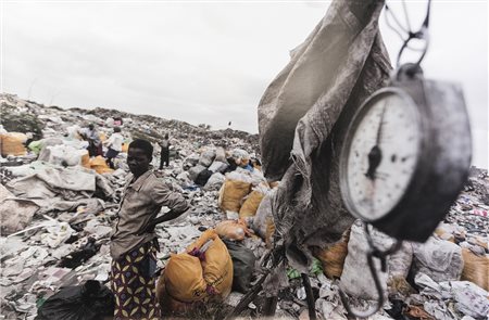 Mario Macilau LIVING IN DARKNESS - Fotografia, cm 67x97. Opera esposta nella...