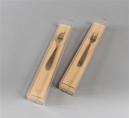BRUNO MUNARI Milano 1907 - 1998 Coppia di forchette in acciaio Senza Titolo...