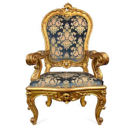 Coppia di poltrone: A Poltrona in legno intarsiato e dorato; B Poltrona in...