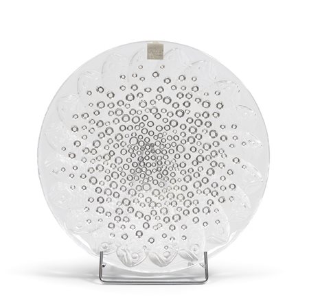 CENTROTAVOLA LALIQUE mod. ROSCOFF a sagoma circolare, con corpo decorato con...